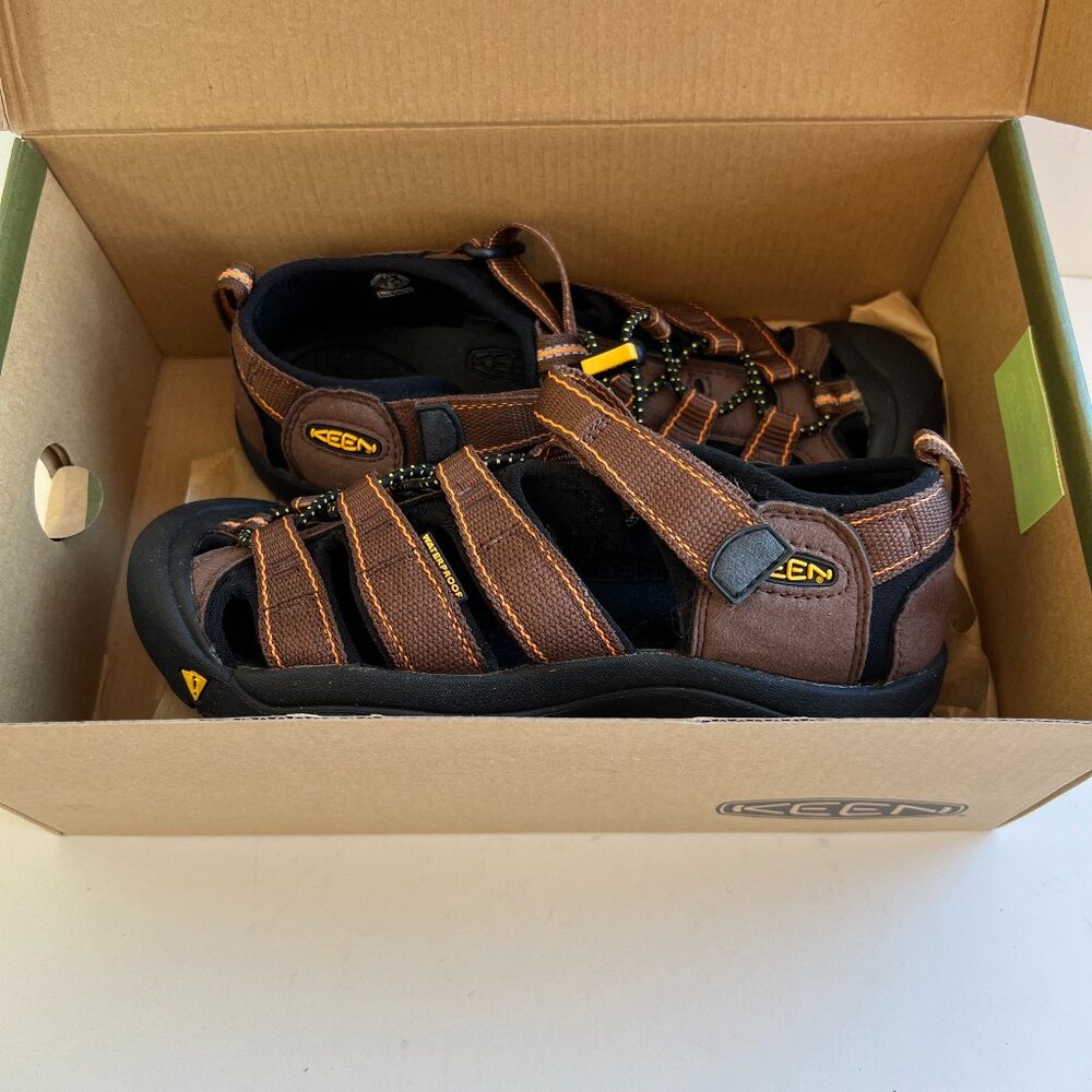 Keen Newport H2 Shoes in PInecone Brown, Youth 4